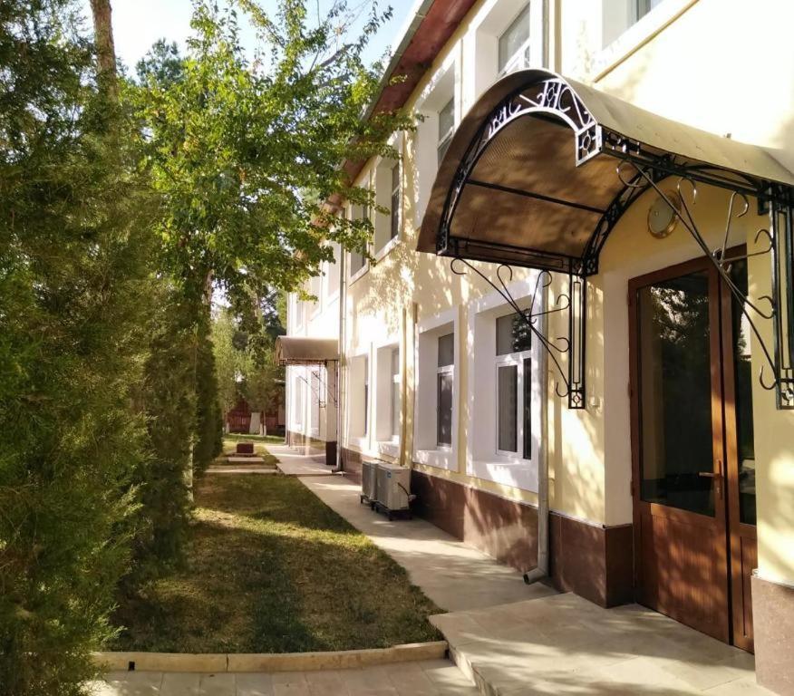 Hotel Admiral Termez Exteriér fotografie